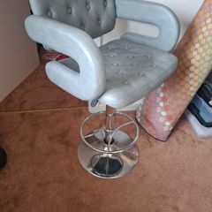 Swivel barstool chair