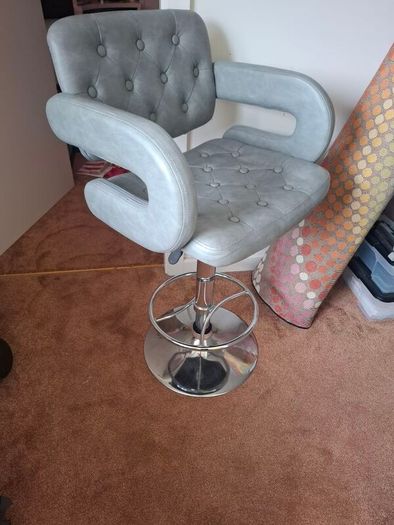 Swivel barstool chair