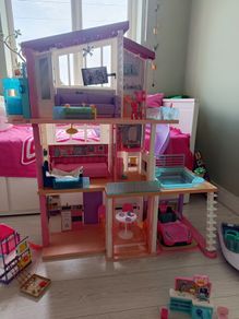 barbie house + dolls + accessories