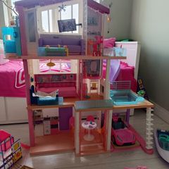 barbie house + dolls + accessories