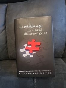 The Twilight Saga: The Official Illustrated Guide. First Edition (Hardcover)