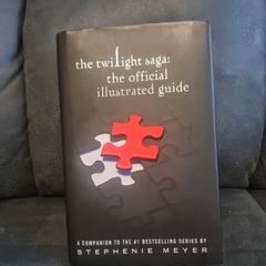 The Twilight Saga: The Official Illustrated Guide. First Edition (Hardcover)