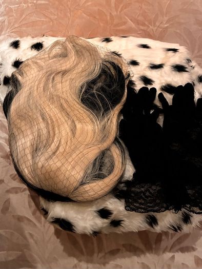 Cruella De Vil - Halloween Costume - Wig, Gloves and Dalmatian Shawl