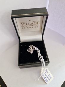 9ct white gold sapphire & Diamond