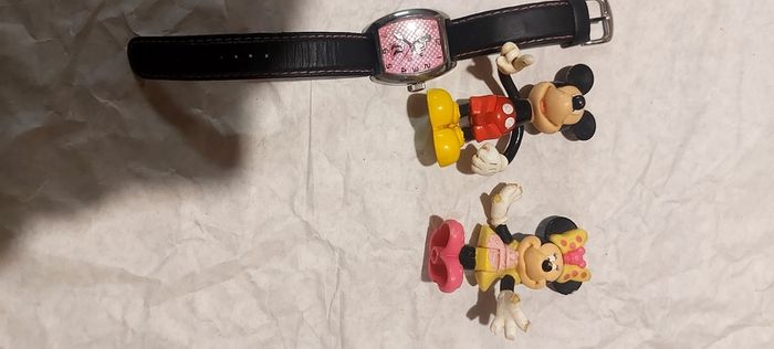 Minnie mouse ,walt disney vintage watch collection,plus 2 free used toys ,used condition, free shipping within Ireland, sold as is.