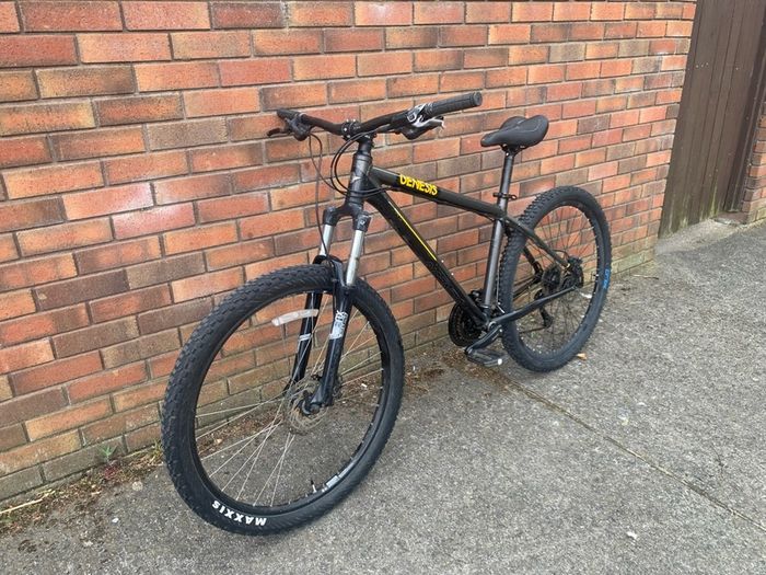 27.5 Inch Genesis Core10 mountain bike
