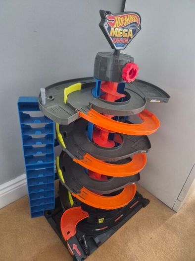 Hot Wheels Mega Garage