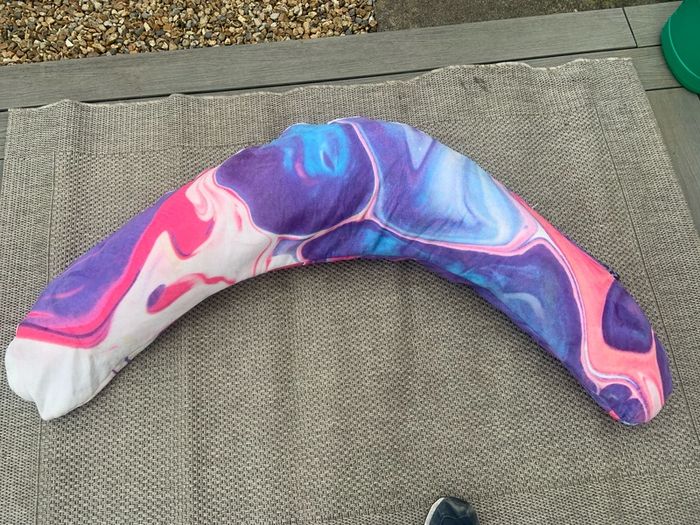 Akimbo Pillow