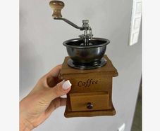 Free Postage! Manual Coffee Grinder - lovely gift - new/in a box