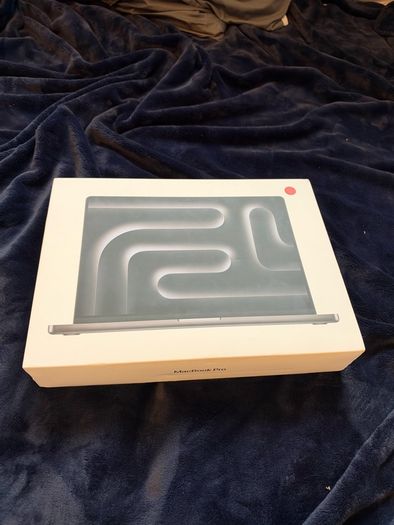 Macbook Pro 16" M3 18GB; 1TB