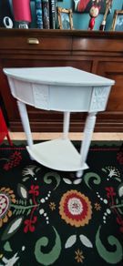 Corner table