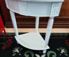 Corner table