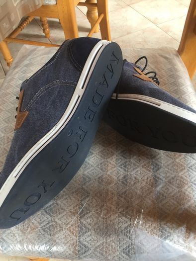 Casual shoes