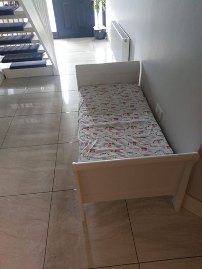 Mia Mamas and Papas Cot/Sleigh bed