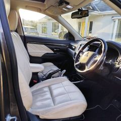 Mitsubishi Outlander GW5h Top Spec