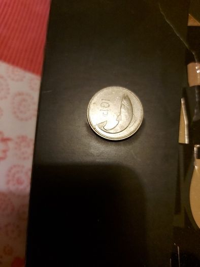 10p irish coin ,used condition,,year 2000,buyer collects or pays postage, extra 2 euros,