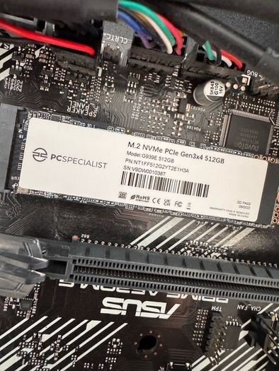 Pcspecialist Tornado R3 Gaming Pc + Monitor