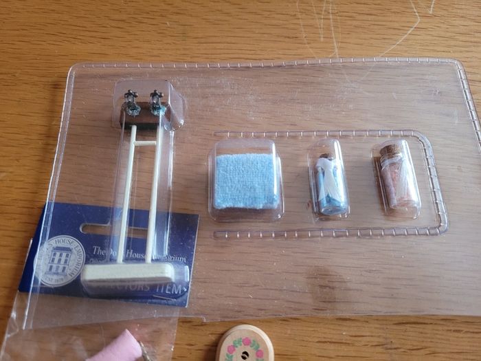 Dolls house bathroom / bedroom accessories