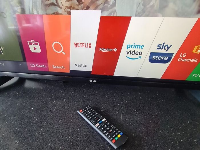 Lg 49" 4k Ultra Hd Smart Tv  Model 49uh620v