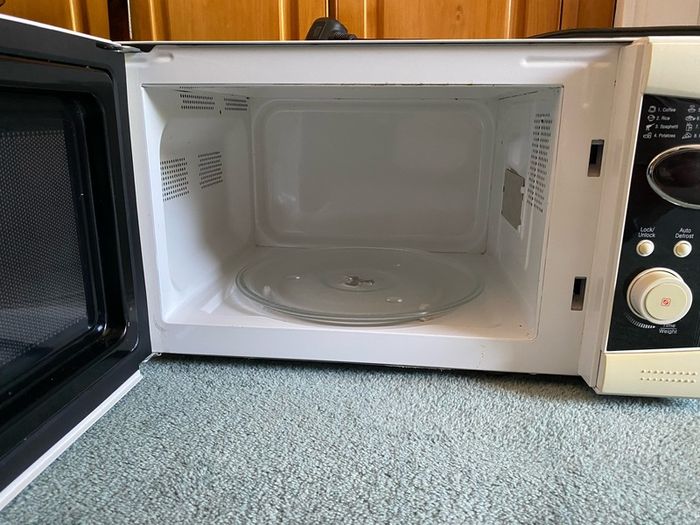 Fully Functional Microwave