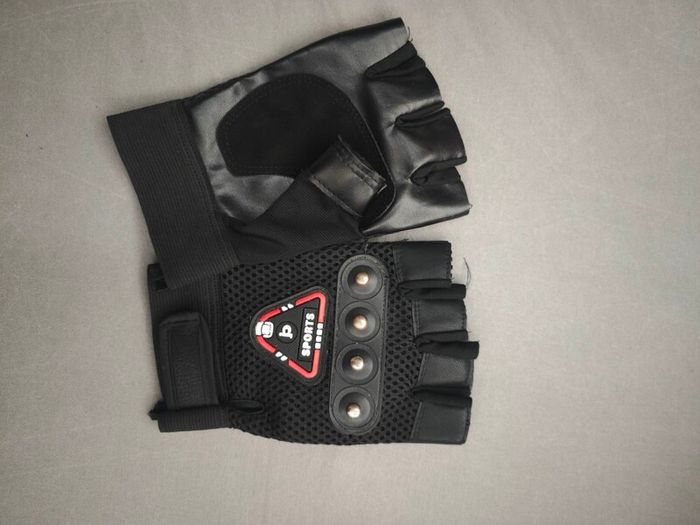 Sports gloves