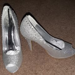 BRAND NEW Diamante encrusted silver shoes, Size 7