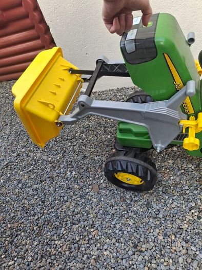 John Deere tractor and trailer