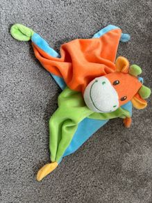 baby comforter giraffe