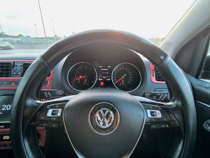 2016 Volkswagen Polo 1.2 TSI Automatic 40,000km