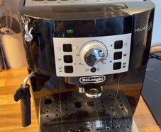 De'Longhi Magnifica S, Automatic Bean to Cup Coffee Machine, ECAM22.110.B, Black
