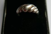 Vintage Sterling Silver Croissant Ring, 925 Hallmarked Silver Twisted Dome Ring size R - 3,4g