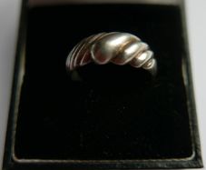 Vintage Sterling Silver Croissant Ring, 925 Hallmarked Silver Twisted Dome Ring size R - 3,4g