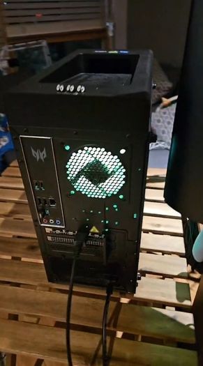 PC GAMER:Acer Predator Orion 3000 i7 RTX 4060 + Monitor + Dual Monitor Arm