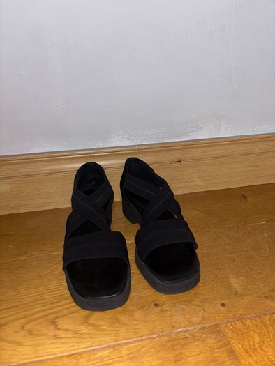 Donald Pliner Sandals