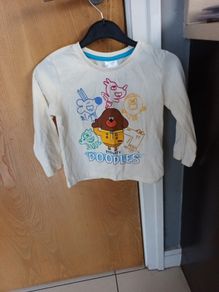 Hey Duggee's Long  Sleeved  Top.  Age  3-4 years.