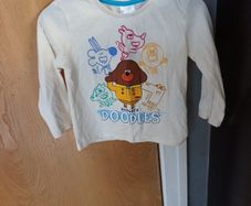 Hey Duggee's Long  Sleeved  Top.  Age  3-4 years.