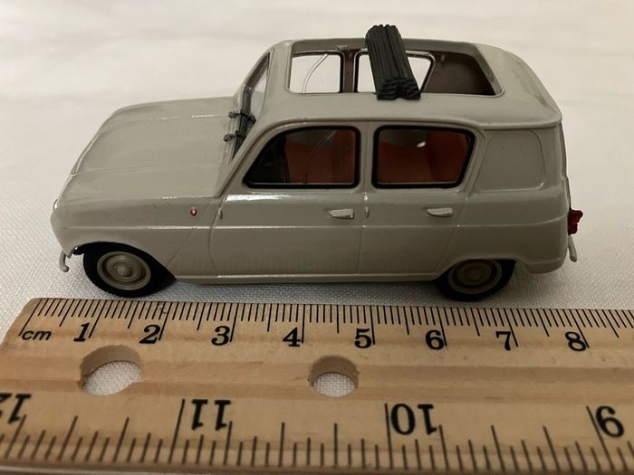 Norev, Renault 4L. Excellent condition. Open roof, no rear side windows.