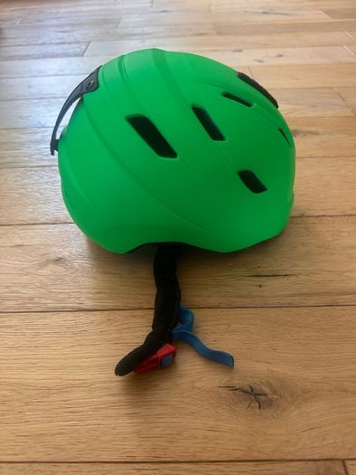 Ski/Snowboard Helmet - suit teenager.