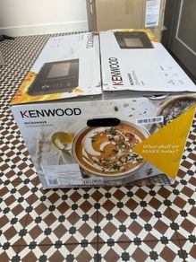 Solid cardboard box