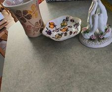 3 different itmes- 1- vintage small ceramic flared vase signed T. Casey 20 .00 euro. 2 - St. George Bone China Trinket small dish/ bowl England 12.00 euro. 3- Miniature Ceramic Praying Hands. 5 inches. White With Pink Flowers On The Base.12.00 euro.