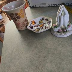 3 different itmes- 1- vintage small ceramic flared vase signed T. Casey 20 .00 euro. 2 - St. George Bone China Trinket small dish/ bowl England 12.00 euro. 3- Miniature Ceramic Praying Hands. 5 inches. White With Pink Flowers On The Base.12.00 euro.