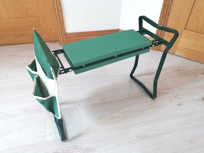 Garden Kneeling / Chair Foldable With Bag ..free Delivery