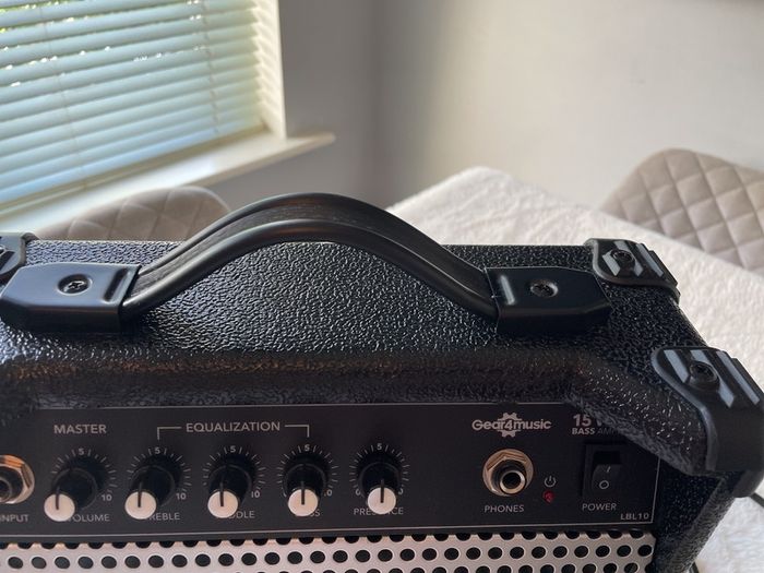 Gear 4 Music LBL10 15 Watt Bass Amp
