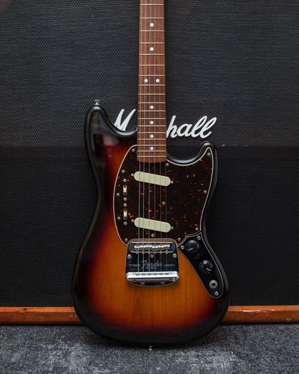 Fender Japan Classic 60s Mustang 2018 - 3 Tone Sunburst