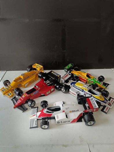 5 NOS Bburago 1/24 Grand Prix Cars