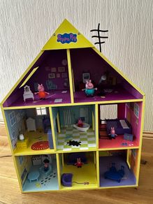 Peppa Pig wooden playhouse with accessories