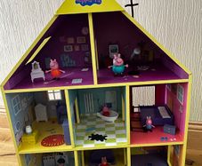 Peppa Pig wooden playhouse with accessories