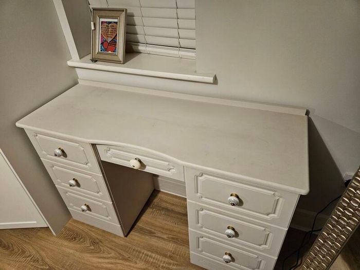 Dressing table