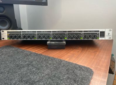 Behringer Ultra-Q PRO 5-band Parametric Equalizer