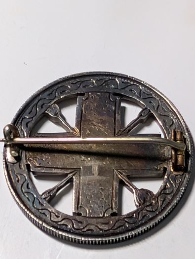 1887 Double Florin, Silver brooch.